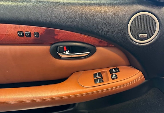 Lexus SC430 21 of 30