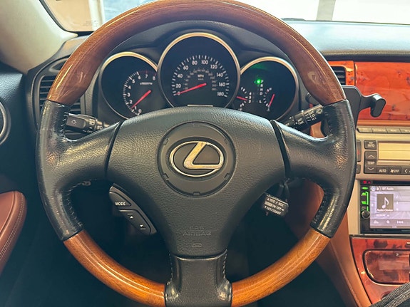 Lexus SC430 17 of 30