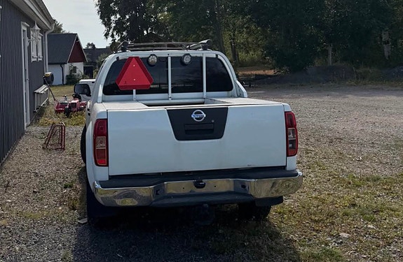 Nissan Navara 2 of 4