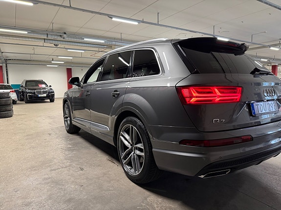 Audi Q7 6 of 24