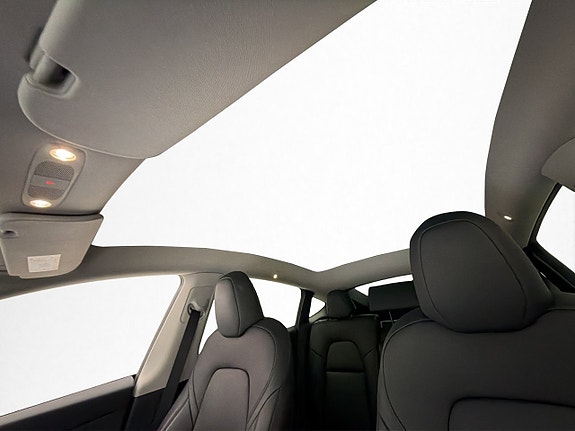 Tesla Model Y 19 of 30