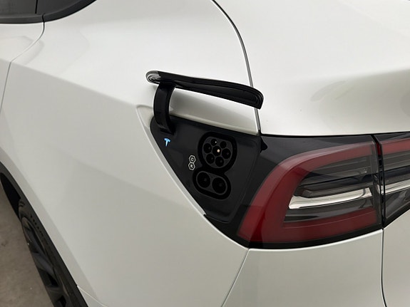Tesla Model Y 11 of 30
