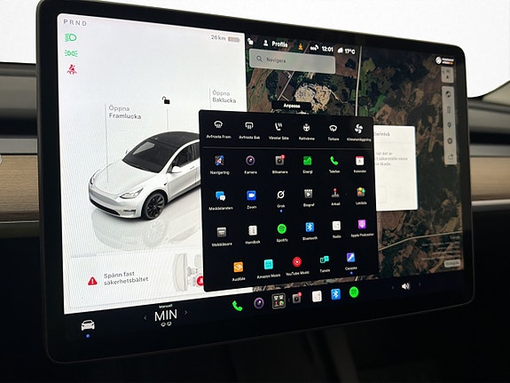 Tesla Model Y 22 of 30