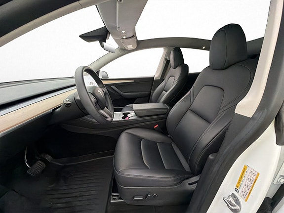 Tesla Model Y 14 of 30