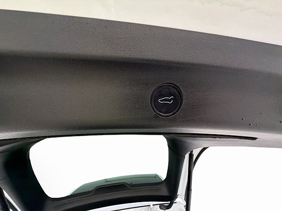 Tesla Model Y 13 of 30