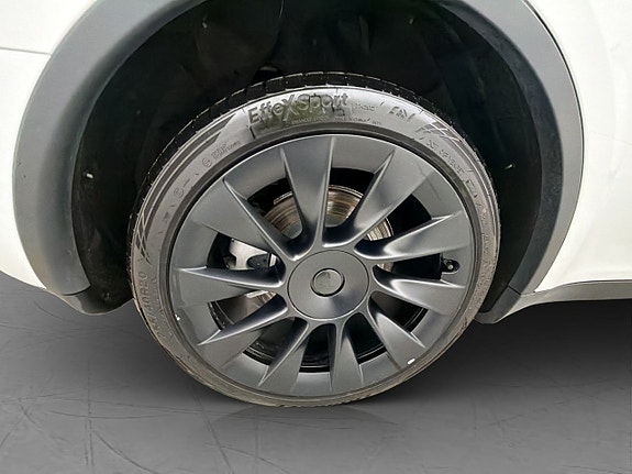 Tesla Model Y 30 of 30