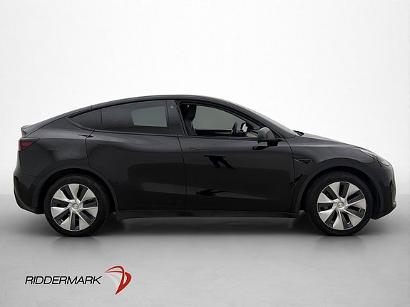Tesla Model Y 10 of 30