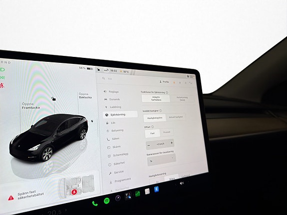Tesla Model Y 23 of 30