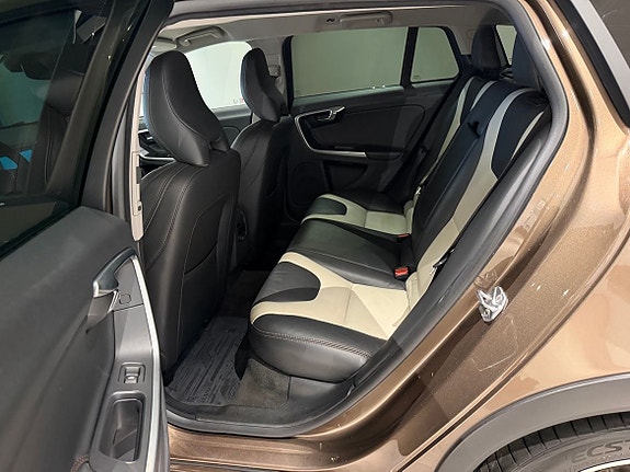 Volvo V60 Cross Country 11 of 22