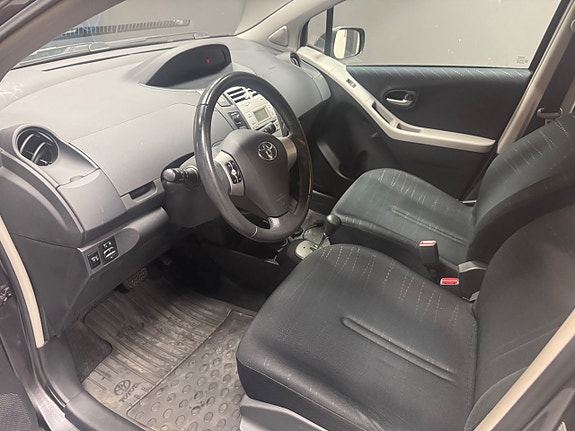 Toyota Yaris 8 of 9