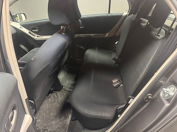 Toyota Yaris 9 of 9