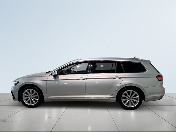 Volkswagen Passat 4 of 21
