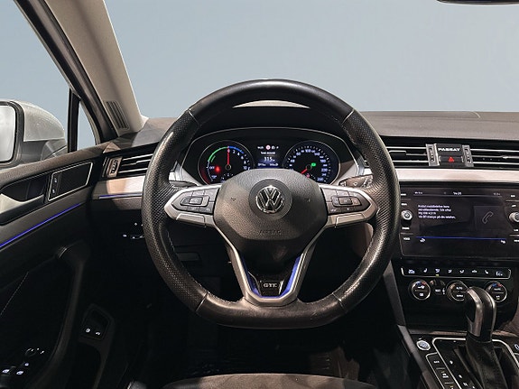 Volkswagen Passat 9 of 21