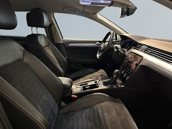 Volkswagen Passat 10 of 21