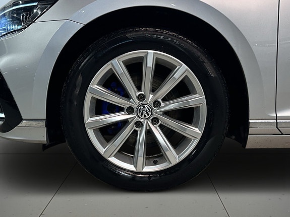 Volkswagen Passat 14 of 21