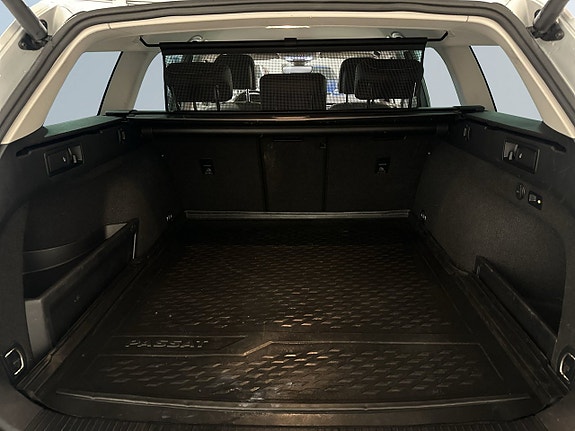 Volkswagen Passat 12 of 21