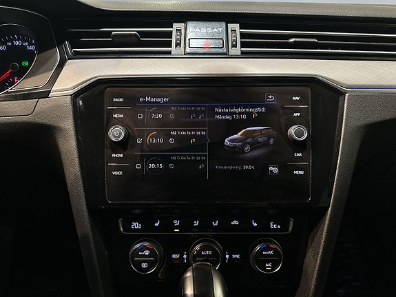 Volkswagen Passat 15 of 21