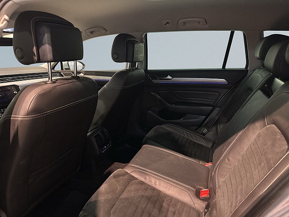 Volkswagen Passat 13 of 21