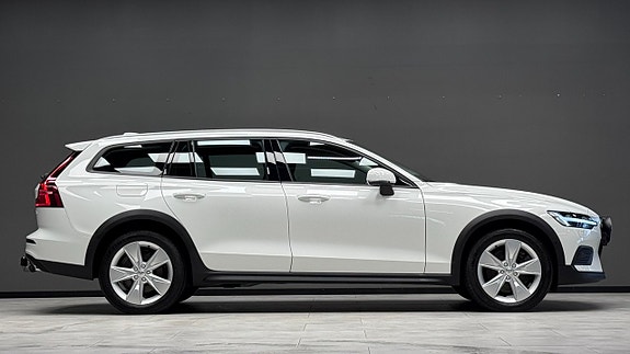 Volvo V60 Cross Country 5 of 21