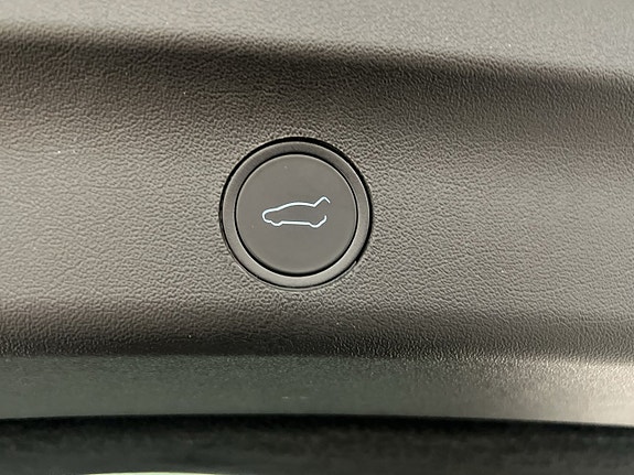 Tesla Model Y 22 of 30