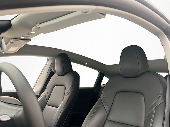 Tesla Model Y 14 of 30