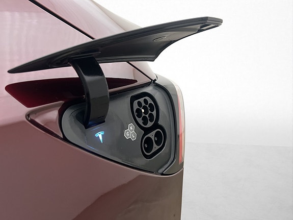 Tesla Model Y 23 of 30