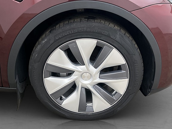 Tesla Model Y 11 of 30