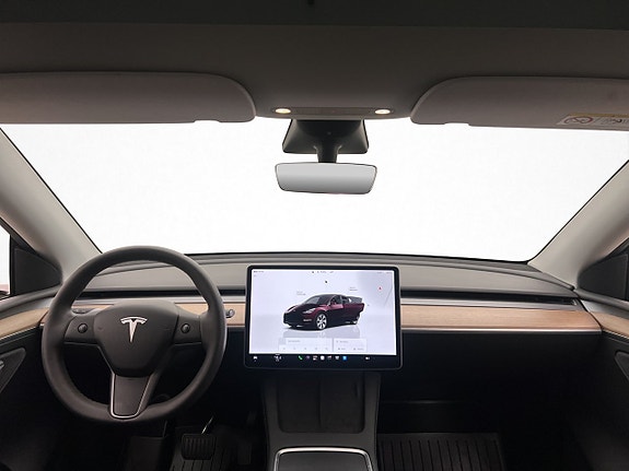 Tesla Model Y 15 of 30