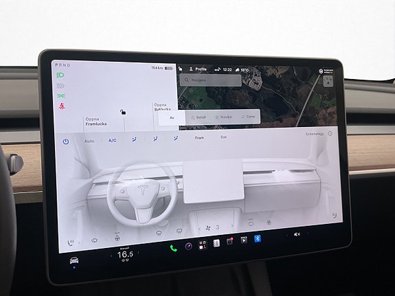 Tesla Model Y 28 of 30