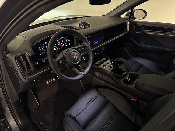 Porsche Cayenne 9 of 14