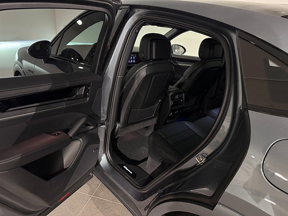 Porsche Cayenne 13 of 14