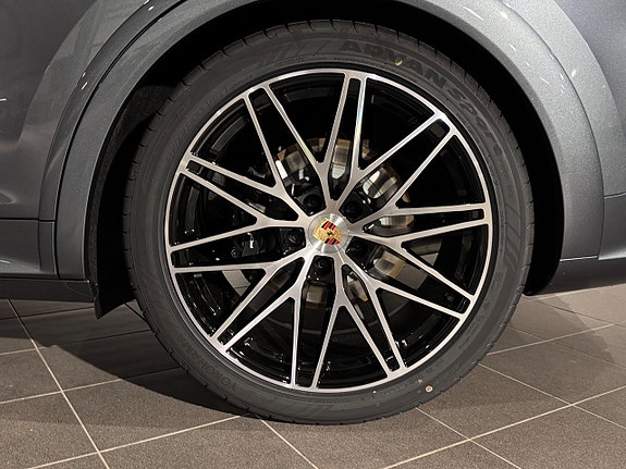 Porsche Cayenne 6 of 14