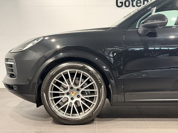 Porsche Cayenne 9 of 26