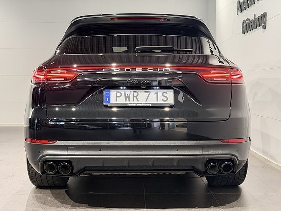 Porsche Cayenne 7 of 26