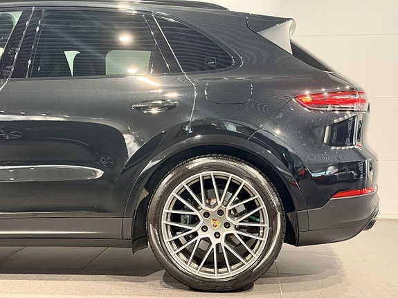 Porsche Cayenne 10 of 26