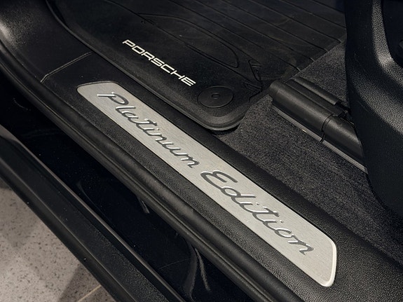 Porsche Cayenne 14 of 26