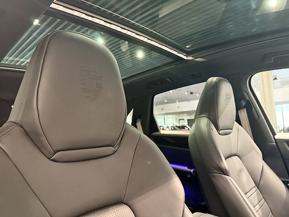 Porsche Cayenne 26 of 26