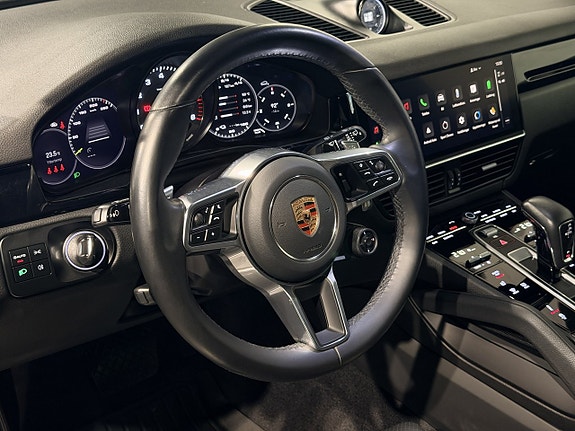 Porsche Cayenne 18 of 26