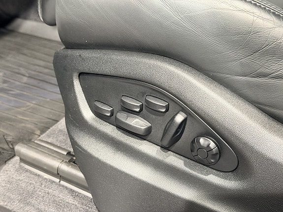 Porsche Cayenne 15 of 26