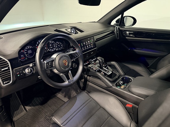 Porsche Cayenne 17 of 26