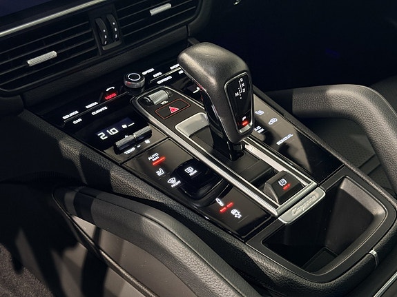 Porsche Cayenne 20 of 26