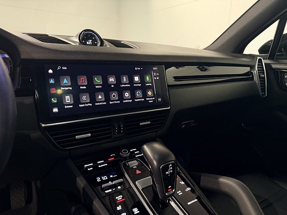 Porsche Cayenne 21 of 26