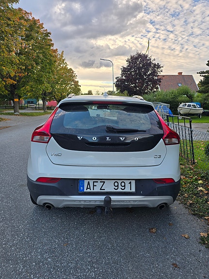 Volvo V40 Cross Country 3 of 4