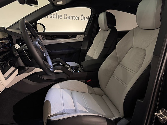 Porsche Cayenne 10 of 16
