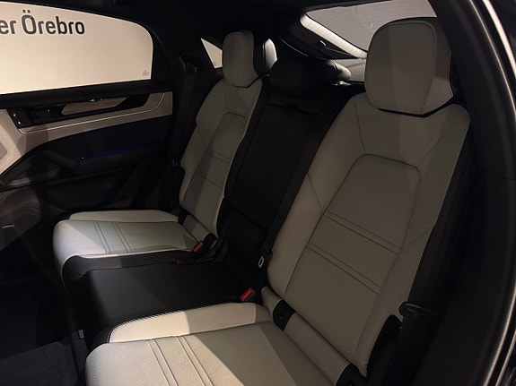 Porsche Cayenne 15 of 16