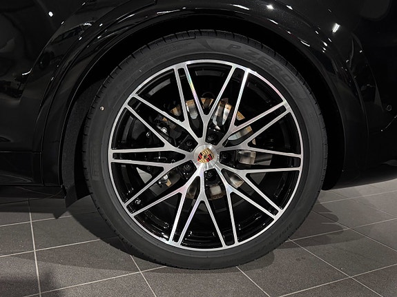 Porsche Cayenne 6 of 16