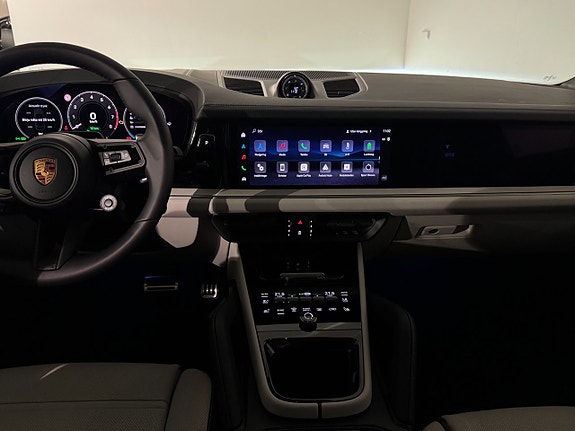 Porsche Cayenne 13 of 16