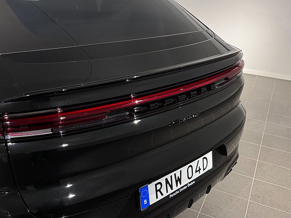 Porsche Cayenne 5 of 16
