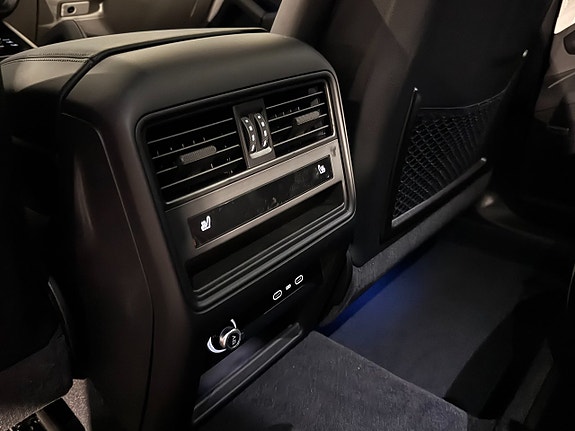 Porsche Cayenne 16 of 16
