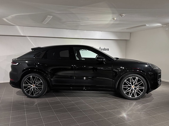 Porsche Cayenne 3 of 16